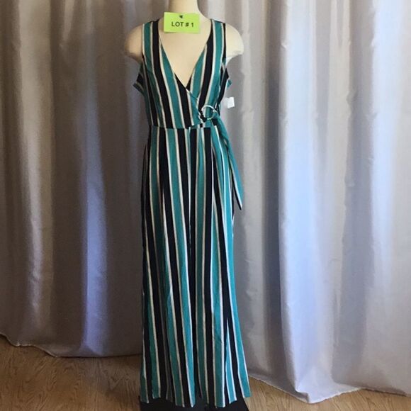 NWT sleeveless jumpsuit in size medium by BAILEY BLUE - Picture 1 of 16